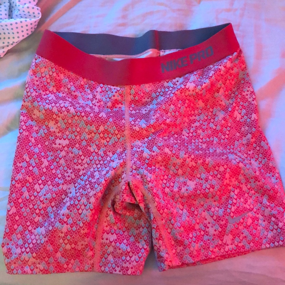 pink patterned nike pros